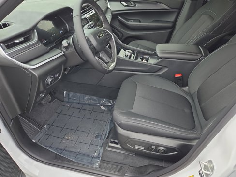 New 2025 Jeep Grand Cherokee L Laredo w/ Luxury Tech Group I image 44