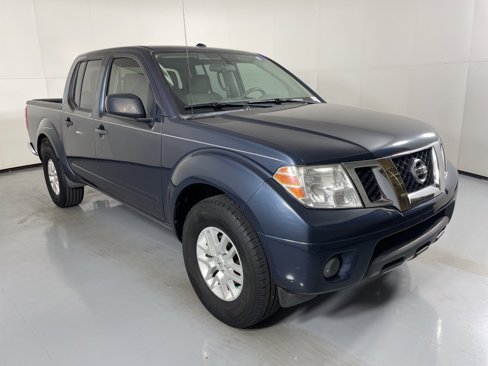 Used 2017 Nissan Frontier SV image 2