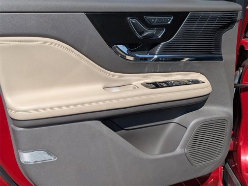 Certified 2022 Lincoln Corsair AWD w/ Equipment Group 101A image 13