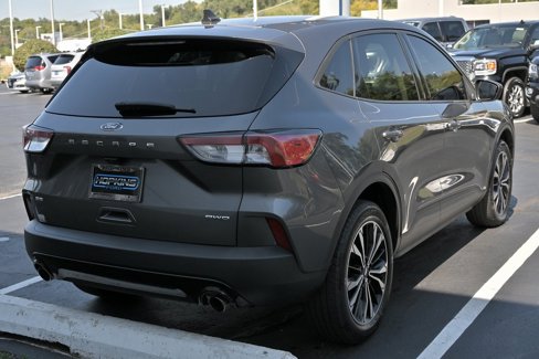 Used 2021 Ford Escape SE w/ SE Sport Appearance Package image 8