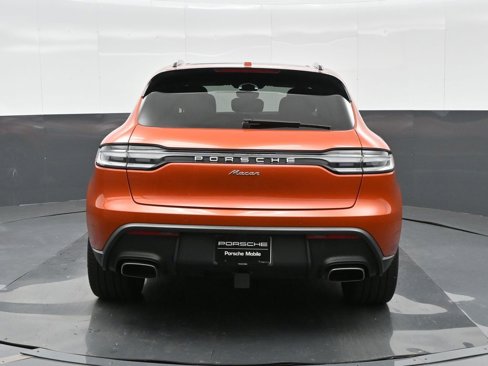 Certified 2025 Porsche Macan image 3