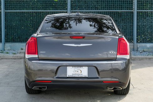 Used 2015 Chrysler 300 Limited w/ Driver Convenience Group image 8