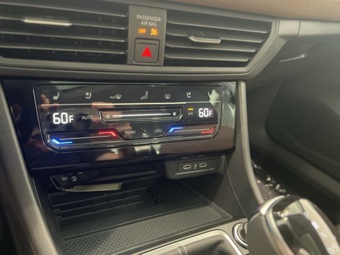 New 2025 Volkswagen Jetta SEL image 30