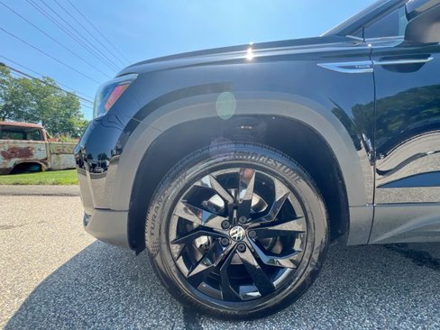 Certified 2022 Volkswagen Taos SE w/ IQ.Drive SE Package image 10