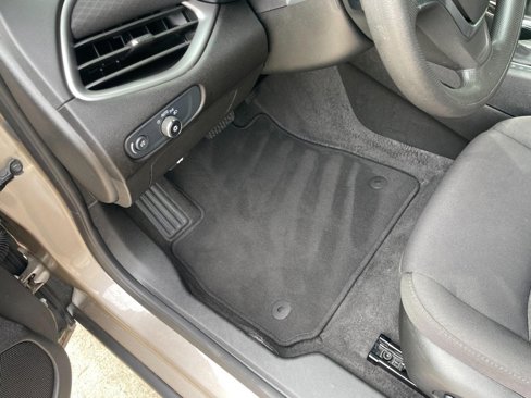 Used 2024 Chevrolet Malibu LT image 19