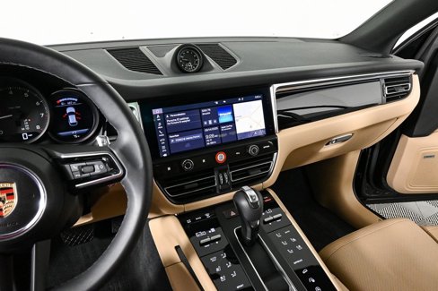 Used 2025 Porsche Macan image 13