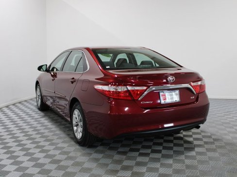 Used 2015 Toyota Camry LE image 4