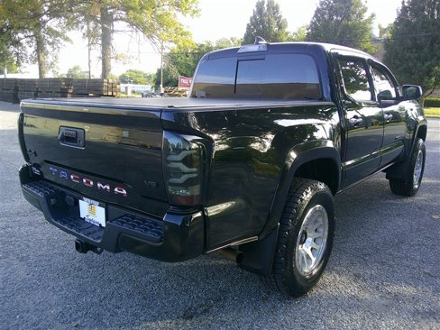 Used 2021 Toyota Tacoma Limited image 5