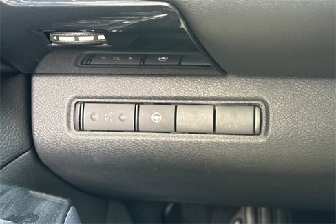 Used 2022 Nissan Pathfinder SV image 43