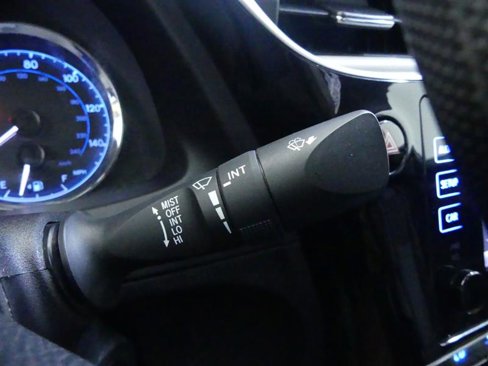 Used 2018 Toyota Corolla LE image 18