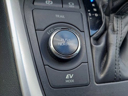 Used 2020 Toyota RAV4 XSE image 22