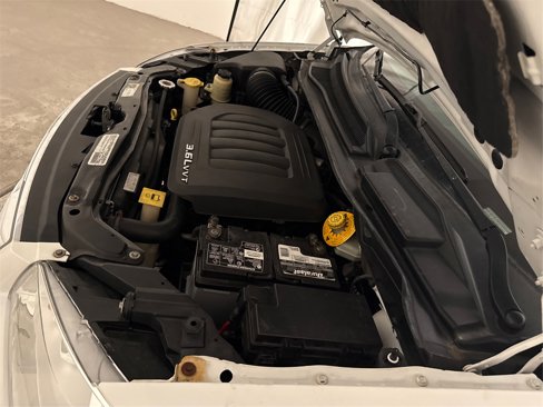 Used 2015 Chrysler Town & Country Touring-L image 18