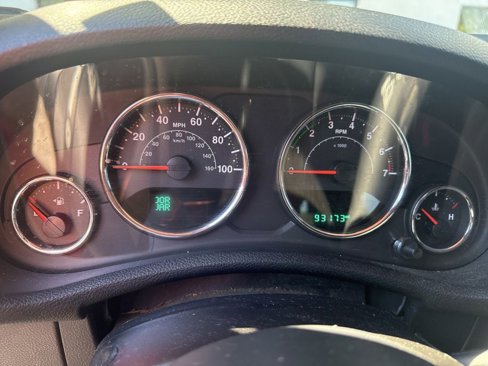 Used 2015 Jeep Wrangler Unlimited Sahara w/ Connectivity Group image 20