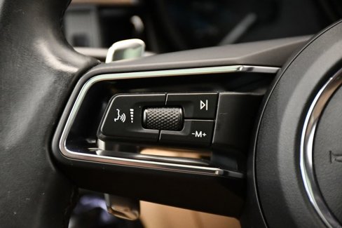 Certified 2023 Porsche Macan image 27