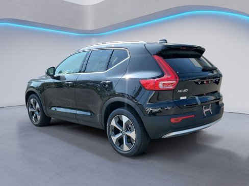 New 2025 Volvo XC40 B5 Core w/ Protection Package Premier image 5