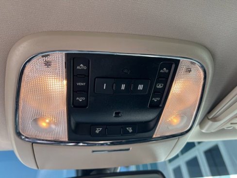 Used 2019 Chrysler 300 Limited image 9