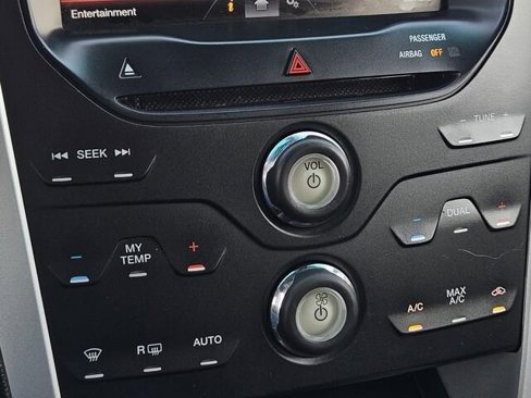 Used 2013 Ford Explorer XLT image 32