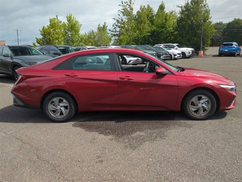 Certified 2024 Hyundai Elantra SE image 2