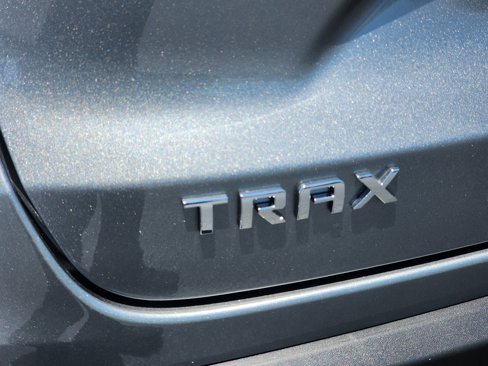 Used 2025 Chevrolet Trax LT w/ LT Convenience Package image 10
