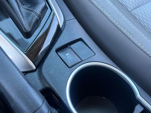 Used 2018 Toyota Corolla LE image 25