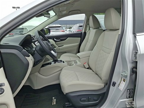Used 2022 Nissan Rogue Sport SV w/ Technology Package image 15