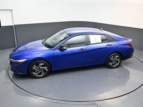 Certified 2025 Hyundai Elantra Sport image 19