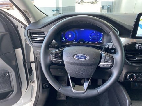 Certified 2022 Ford Escape Titanium image 34