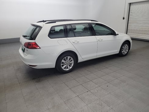 Used 2017 Volkswagen Golf S image 10