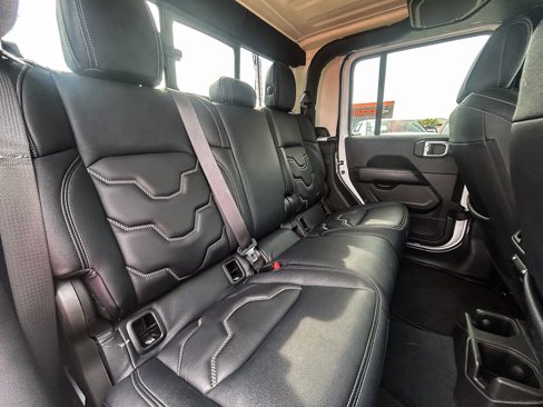 Used 2022 Jeep Gladiator Overland w/ Cold Weather Group image 27