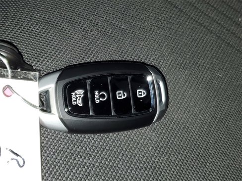 Used 2022 Hyundai Venue Limited image 25