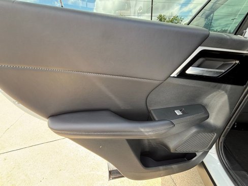 Used 2024 Mitsubishi Outlander SE image 13