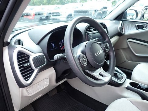 Used 2022 Kia Soul LX image 14