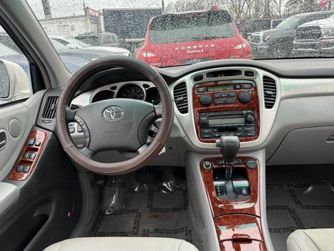 Used 2005 Toyota Highlander Limited image 15