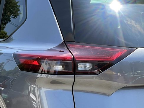Used 2023 Nissan Rogue SV image 8