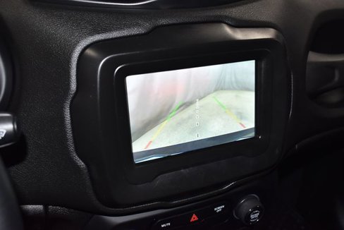 Certified 2019 Jeep Renegade Latitude w/ Cold Weather Group image 14