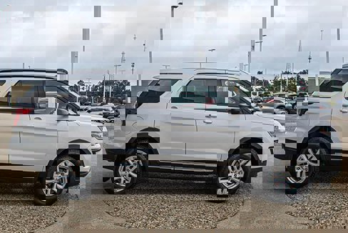 Used 2019 Ford Explorer XLT image 6