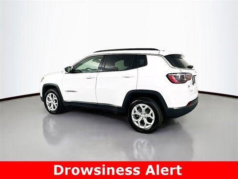 Used 2024 Jeep Compass Latitude image 8
