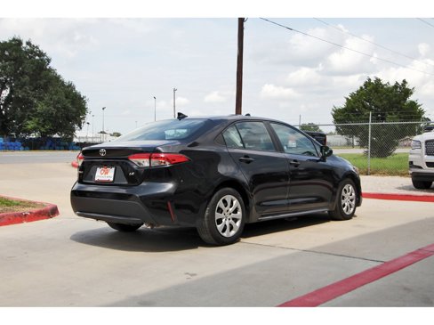 Used 2021 Toyota Corolla LE image 5