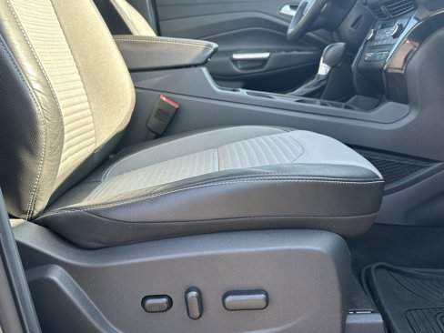 Used 2017 Ford Escape Titanium image 16