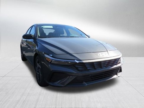 New 2025 Hyundai Elantra Sport image 2