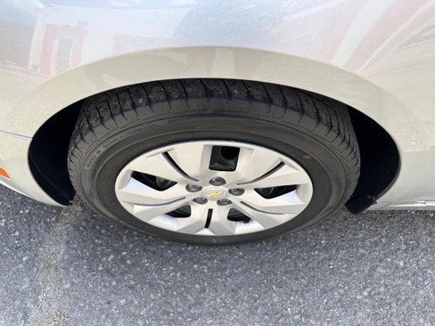 Used 2013 Chevrolet Cruze LS image 12