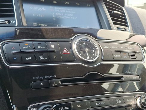Used 2015 Kia Cadenza Premium w/ Technology Package image 17