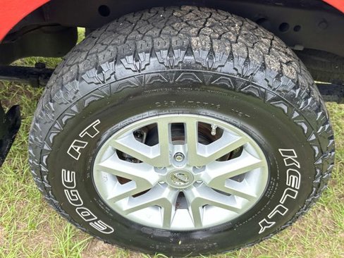 Used 2018 Nissan Frontier SV image 12
