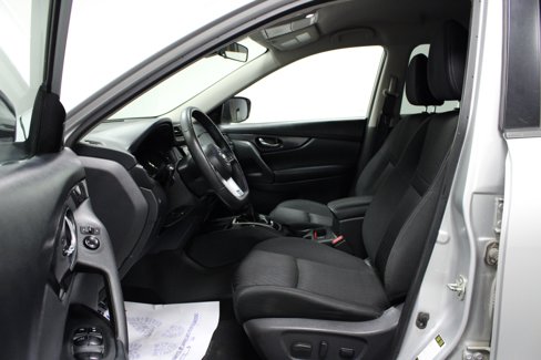 Used 2020 Nissan Rogue SV image 12