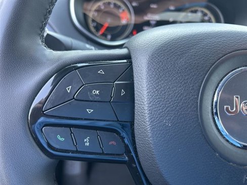 Used 2023 Jeep Cherokee Altitude Lux image 16