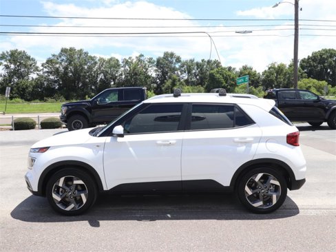 Used 2024 Hyundai Venue SEL image 5