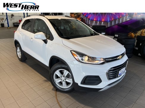 Used 2021 Chevrolet Trax LT w/ LT Convenience Package image 1