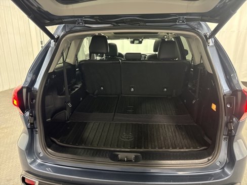 Used 2017 Toyota Highlander Limited image 13