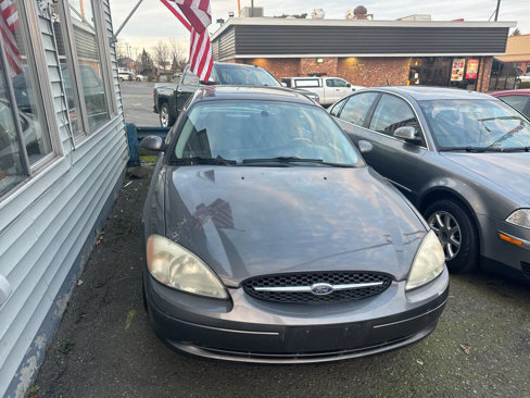 Used 2003 Ford Taurus SEL image 2