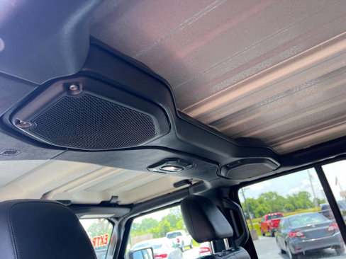 Used 2018 Jeep Wrangler Unlimited Sahara image 27